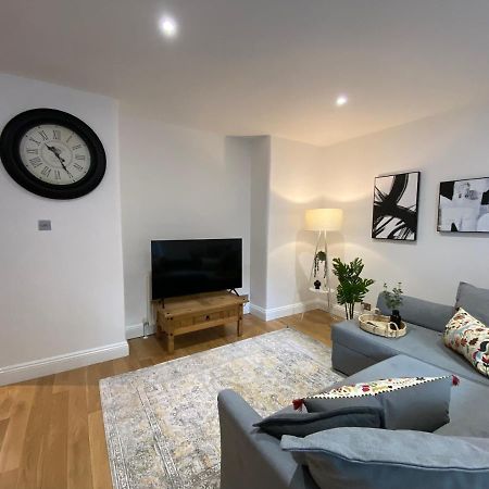 Fantastic Spacious Garden Flat With Own Private Entrance London Exterior photo