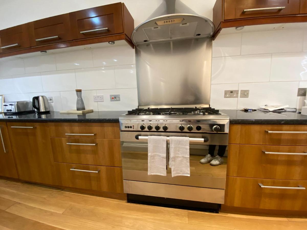 Fantastic Spacious Garden Flat With Own Private Entrance London Exterior photo